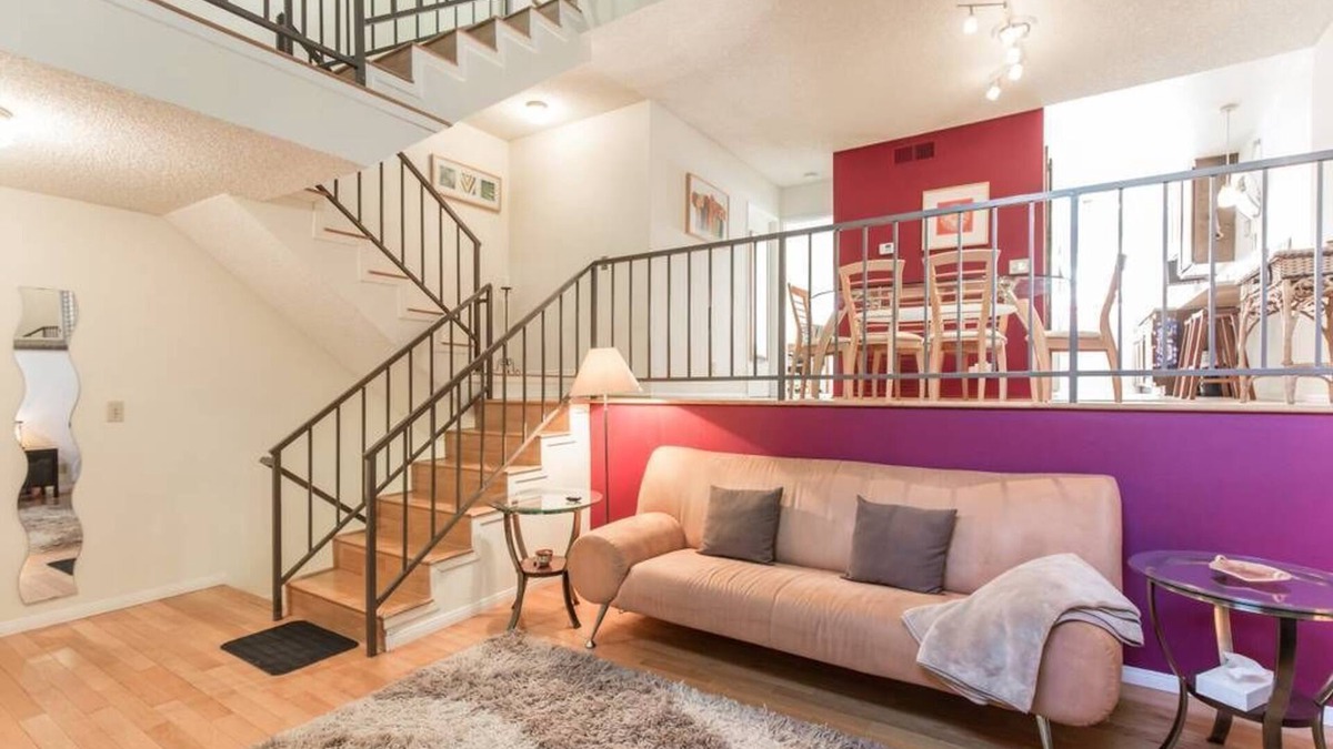 North Hills East House | Stylish Tri-level Townhouse Fully Furnished 2br, 2BA