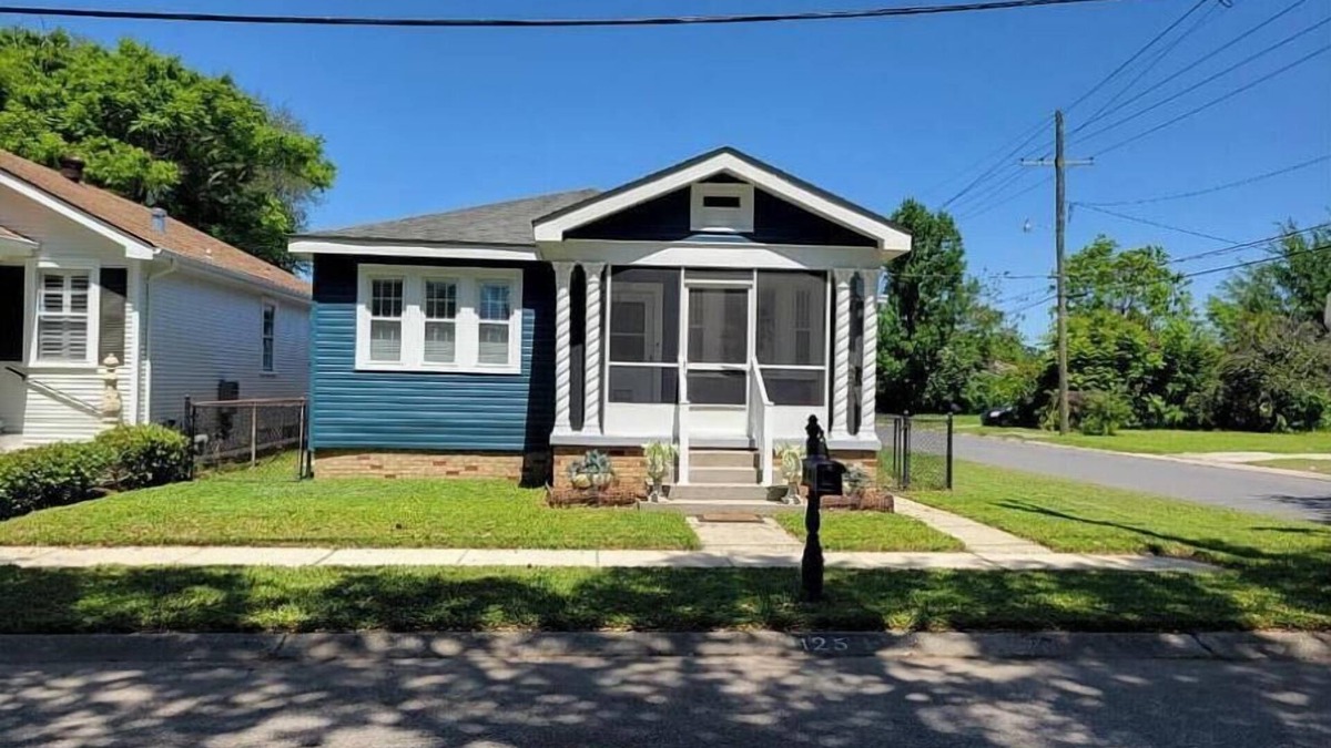 Chalmette House | Stylish Two-Bed Home with Spa Patio, Sunroom Gym