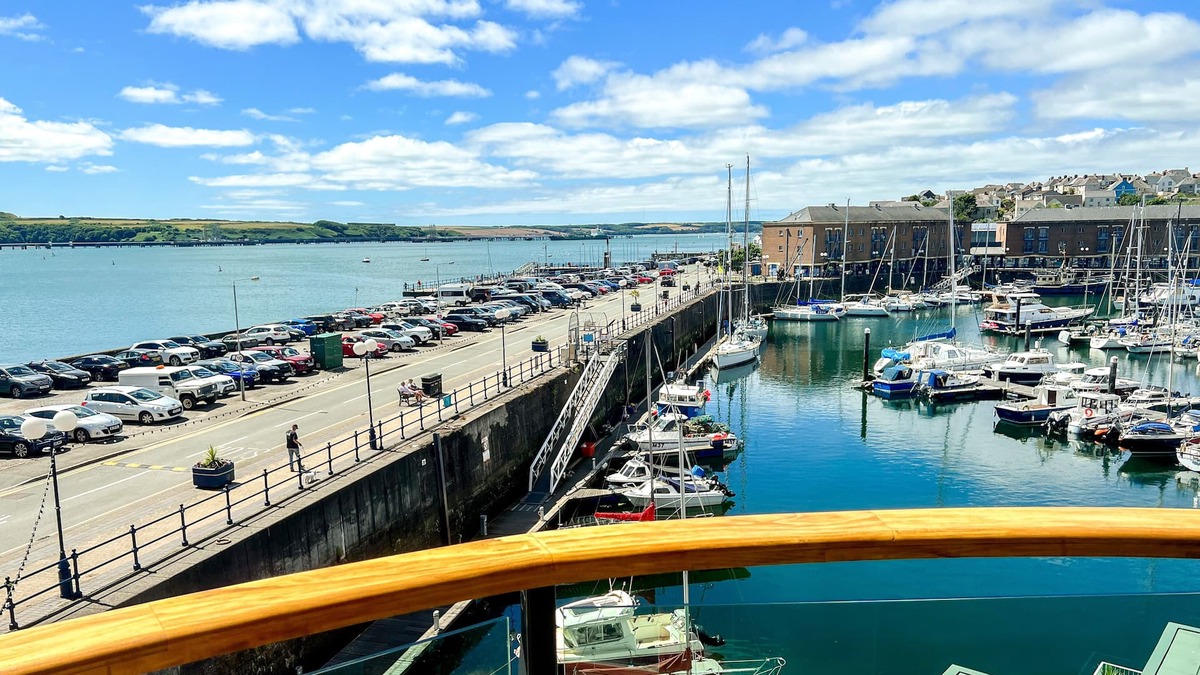 Milford Haven Apartment | Stylish two bedroom apartment with panoramic sea-views of Milford Haven Marina.