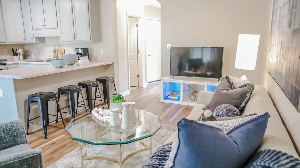 Thomasville House | Stylish Two-Bedroom Gem