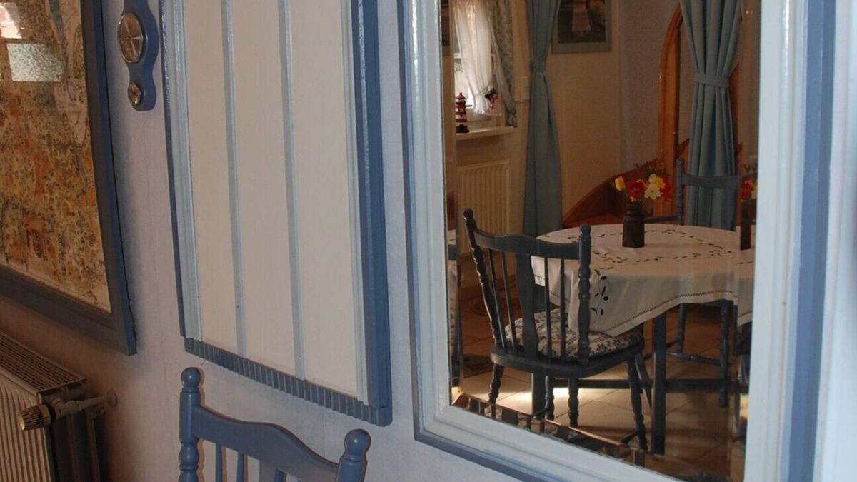 Jever Apartment | stylish, two storied apartment with seoarate entrance centrally located