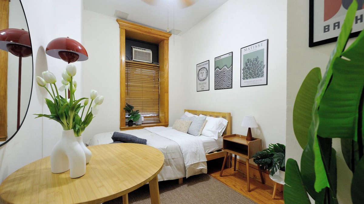 Central Park South Apartment | Stylish UES Studio | Steps from Central Park & Restaurants