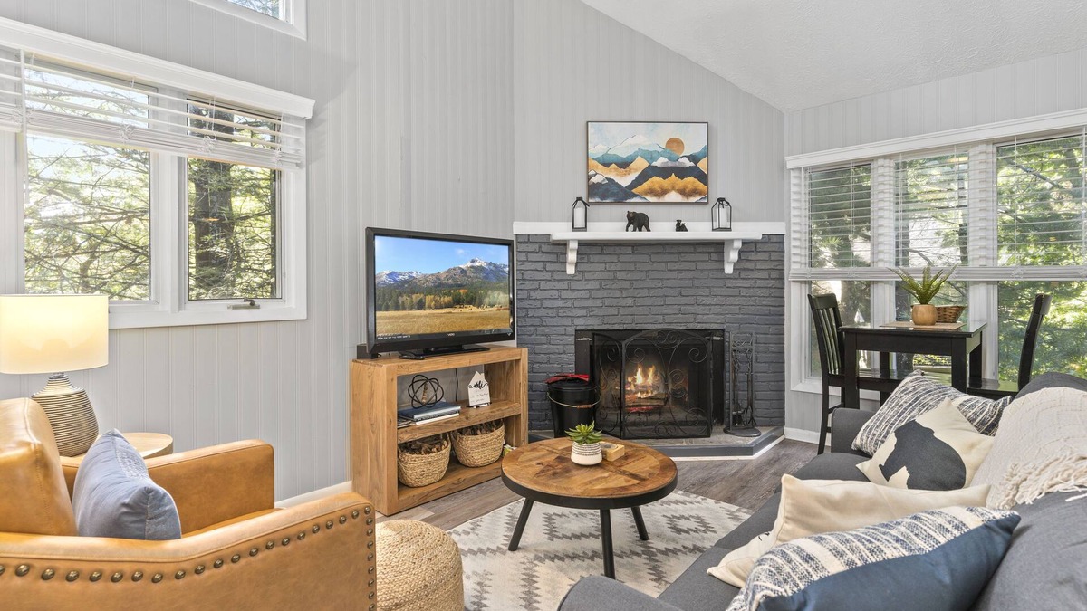Wintergreen Condo | Stylish-Updated-Central -Walk to Slopes-Dogs OK!