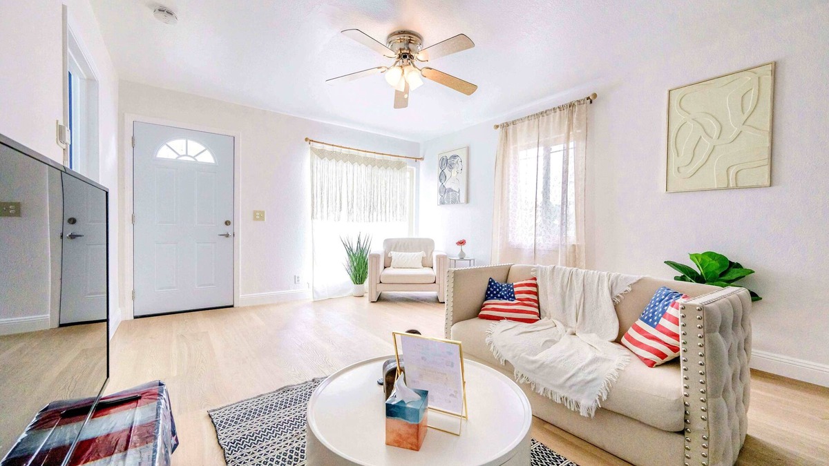 Lower Bal House | Stylish Urban Hideaway Steps to BART- 3Beds