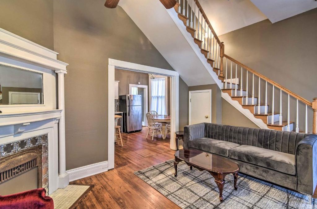 Vicksburg Apartment | Stylish Vicksburg Apt with Porch - 2 Mi to Casino!
