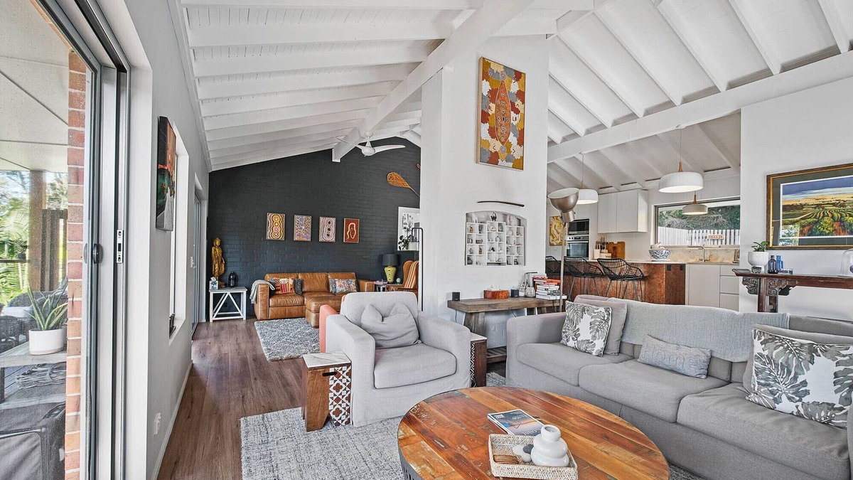 Smiths Lake House | Stylish Villa 38 has Stunning Lake & Ocean Views a Perfect Retreat !