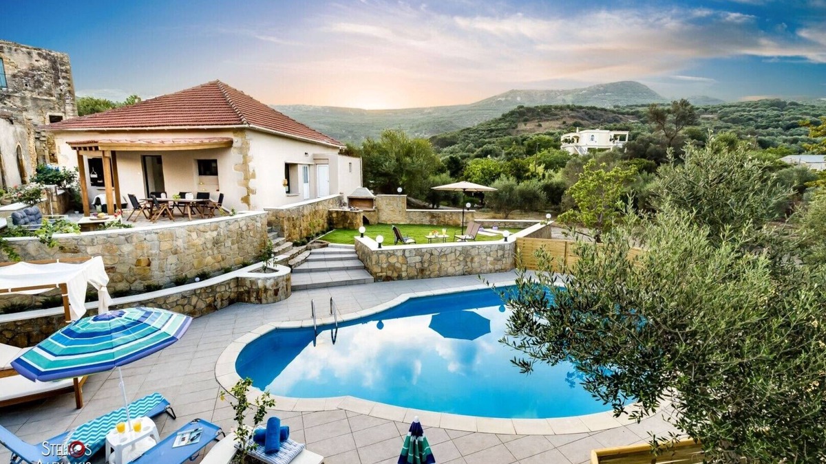Potamidha Villa | Stylish Villa - Prive Pool - Large yard - BBQ & View