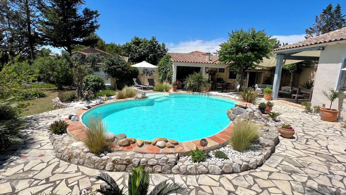 Tourbes Villa | Stylish villa with landscaped pool set in large secluded garden close to Pezenas