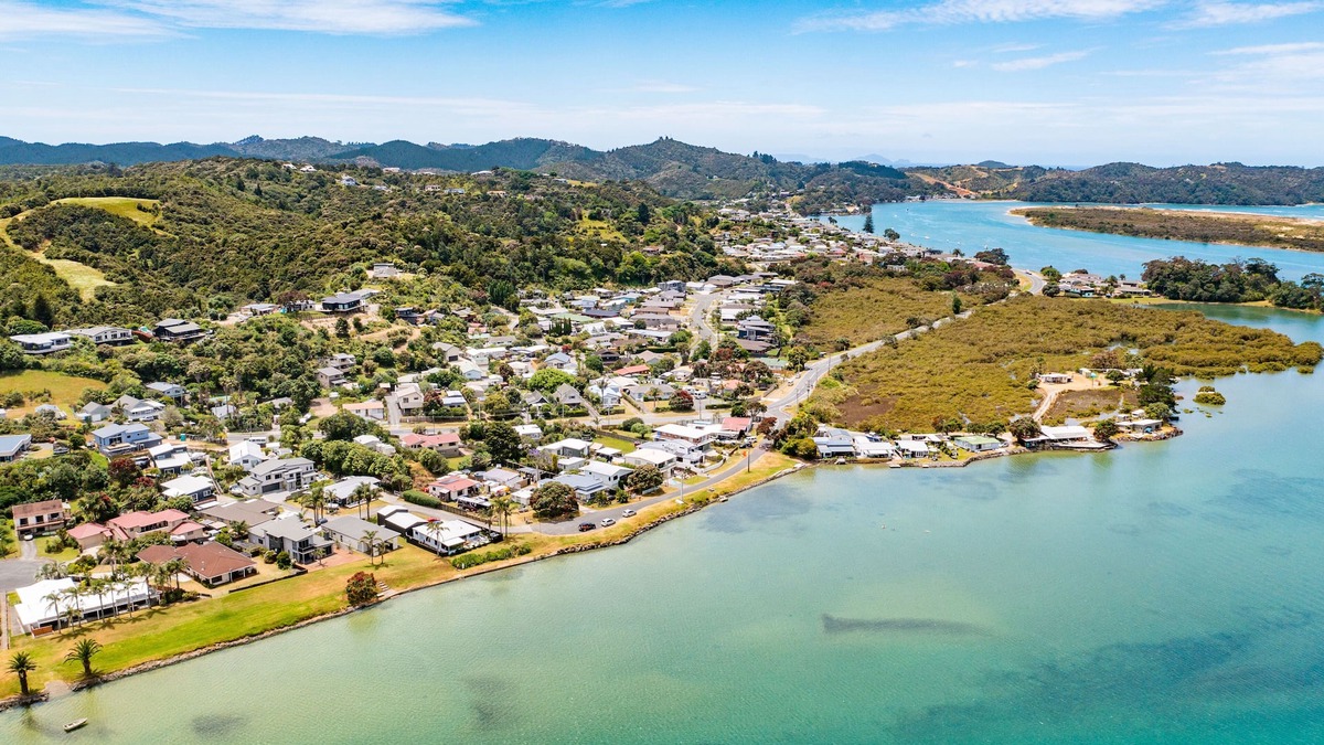 Ngunguru Apartment | Stylish Waterfront Studio Sanctuary!
