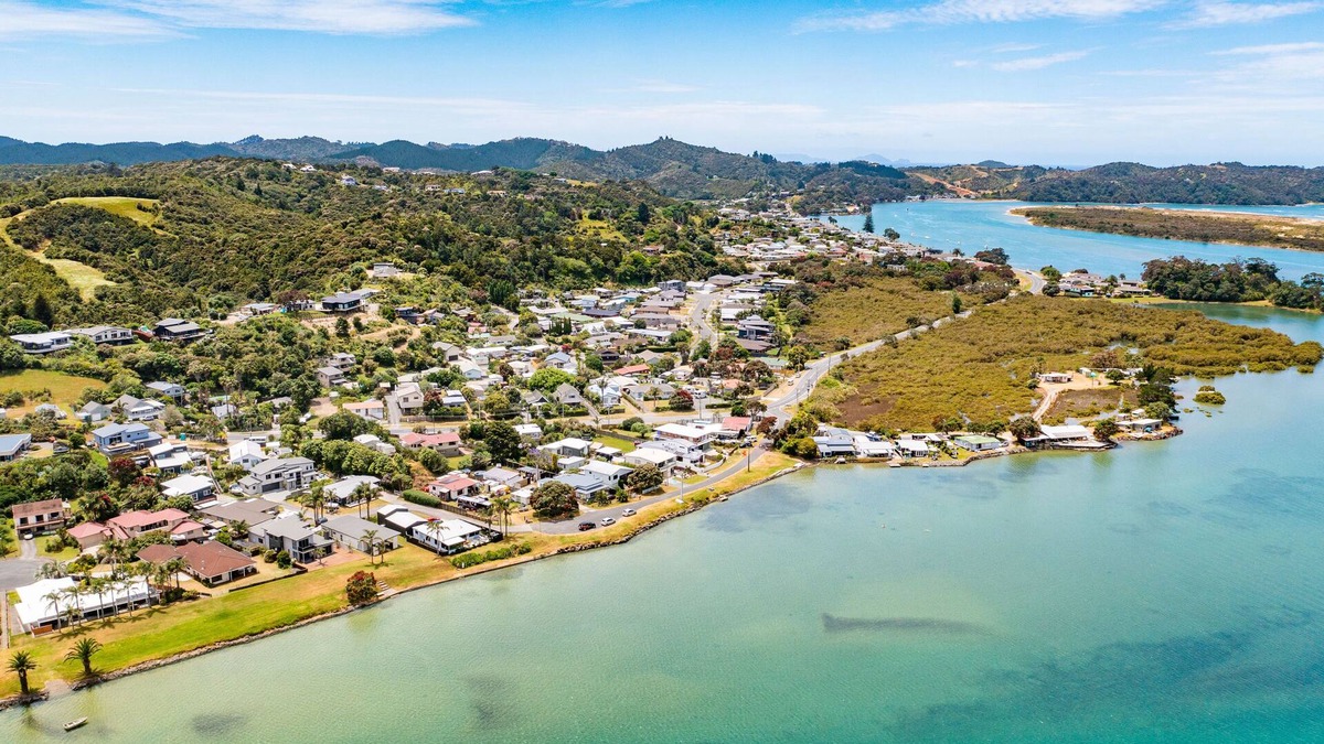 Ngunguru Apartment | Stylish Waterfront Studio Sanctuary!