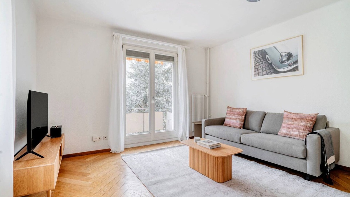 Wipkingen Apartment | Stylish Wipkingen 3BR w/Shared Garden, near Supermarket, by Blueground