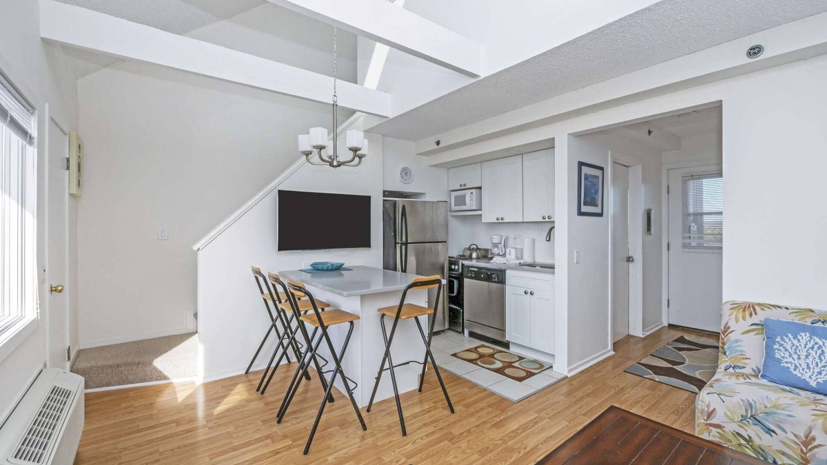 Napeague Apartment | Stylish Woody Interior 1BR+Loft w/Beach Access