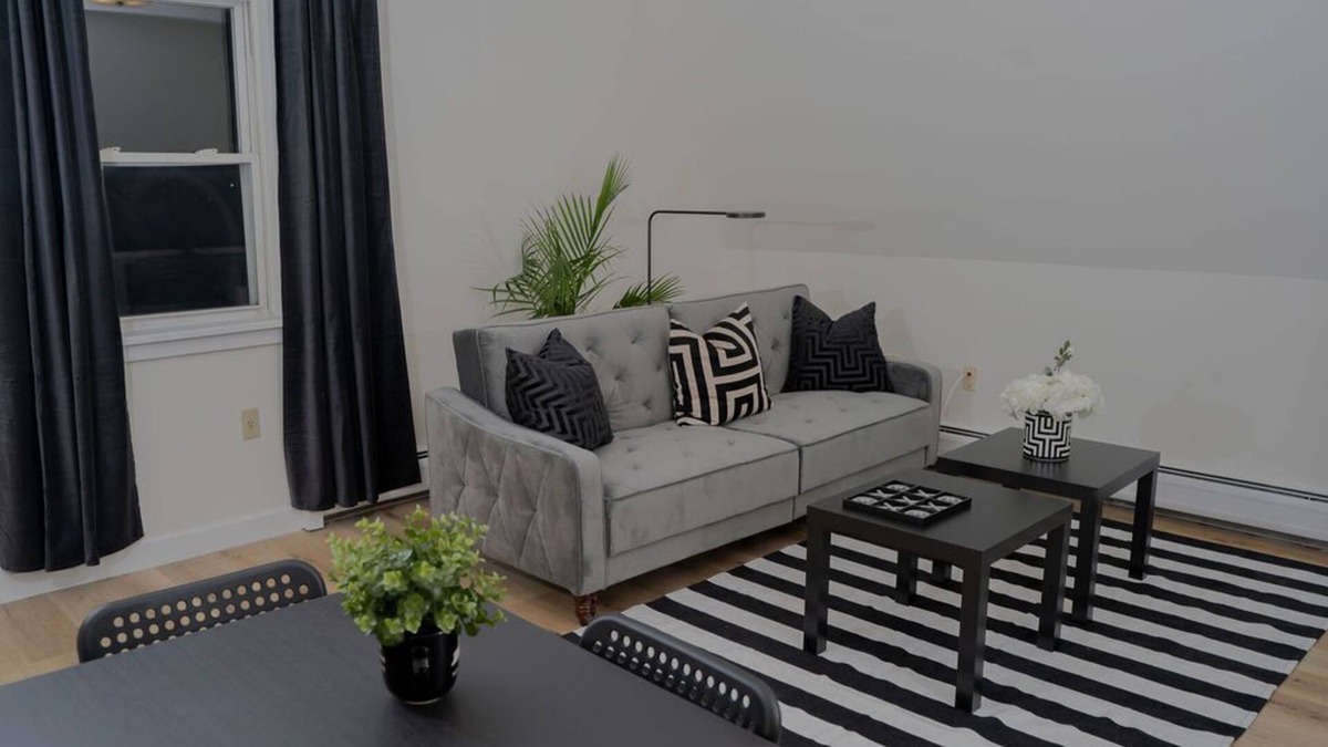 Poughkeepsie House | Stylist and spacious centrally located one bedroom apartment