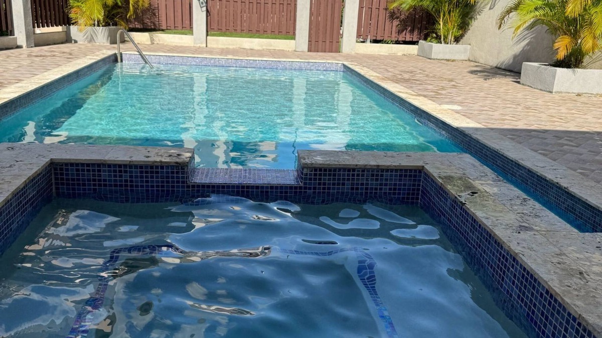Norbrook Apartment | Stylist Hideaway with Modern Living plus Poolside Relaxation.