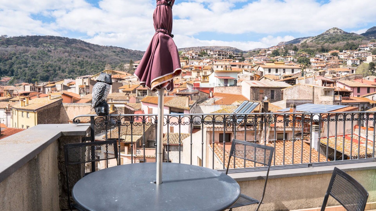 Santu Lussurgiu House | Su Cucumiao - Typical house with panoramic terrace