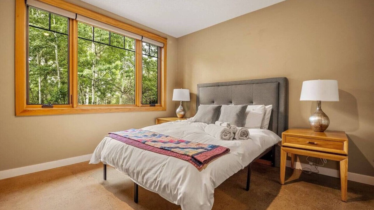 Springbank Condo | Sub Urban Getaway » Free Banff Pass » Fireplace