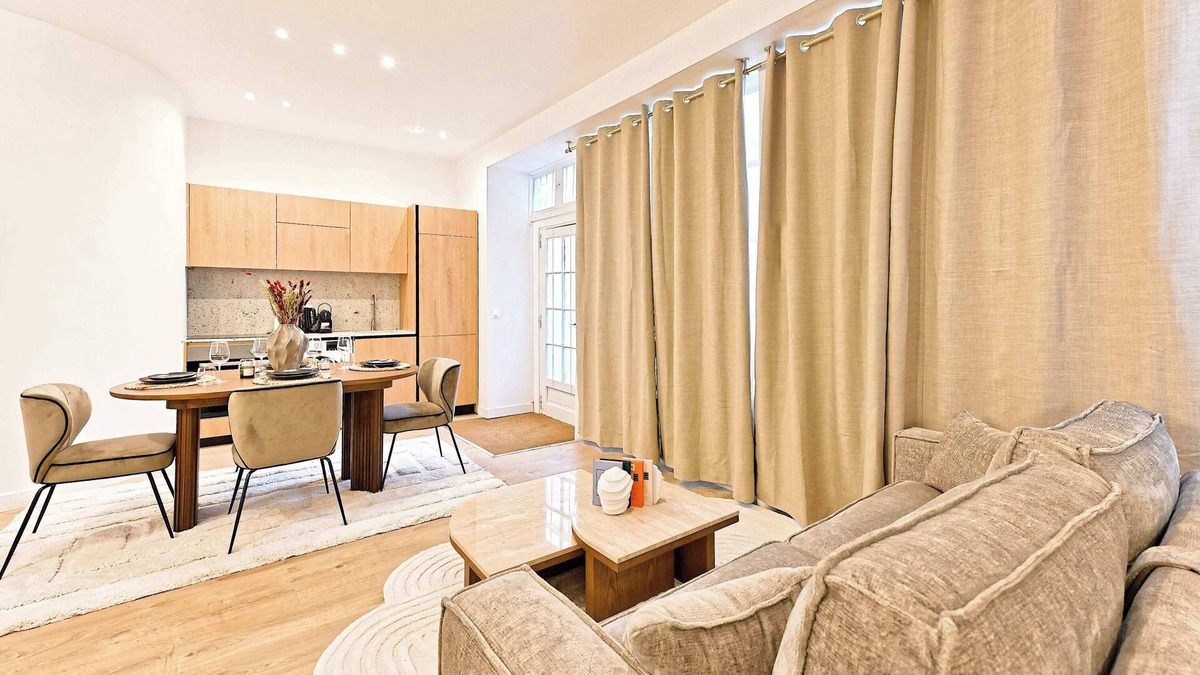 Quartier de Rochechouart Apartment | Sublime air-conditioned flat Galeries Lafayette