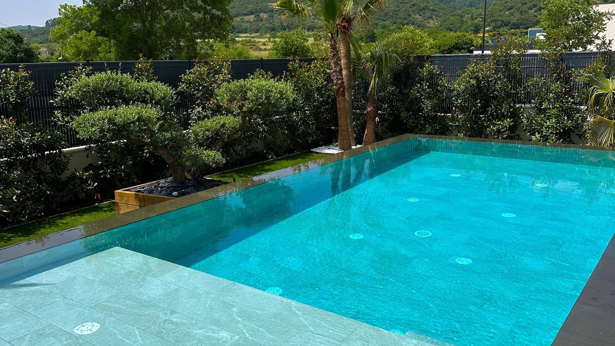 Montarnaud Villa | Sublime architect-designed villa not overlooked