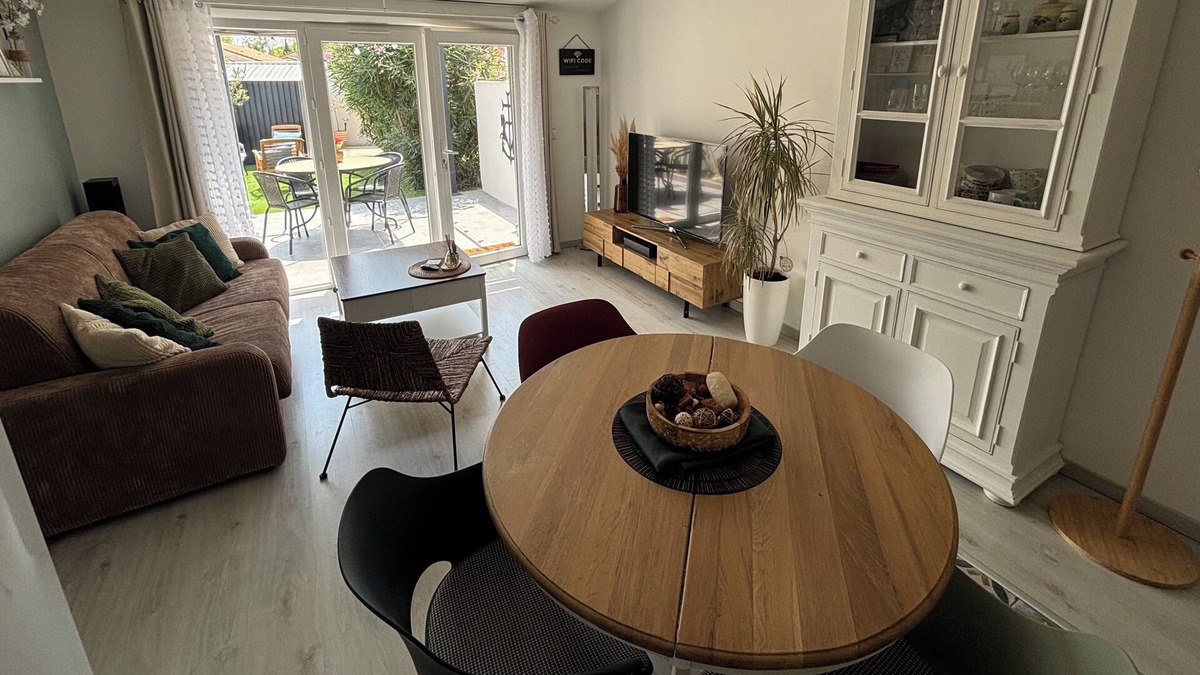 Bellegarde Apartment | Sublime, peaceful cottage on Bellegarde between Nimes and Arles