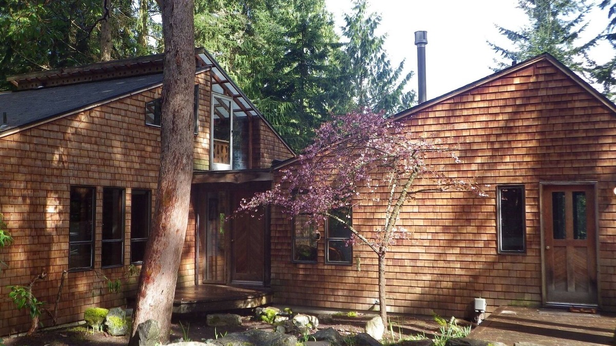 Adelma Beach Cabin | Sublime Port Townsend Retreat