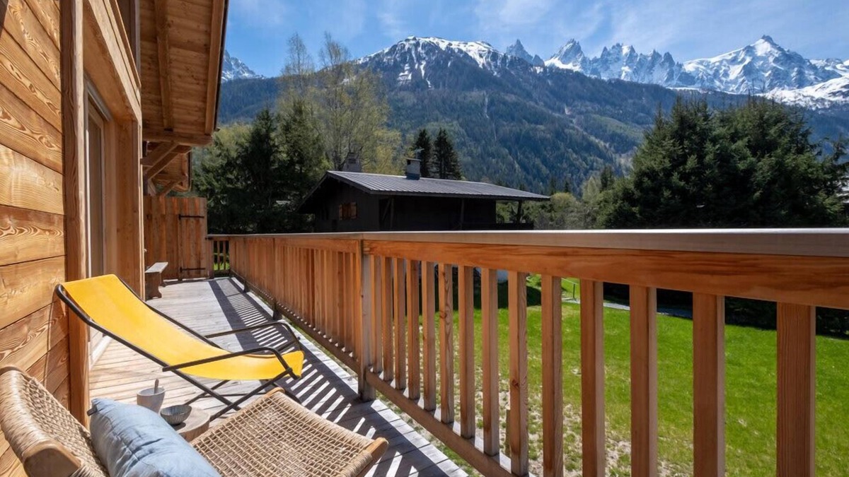 Les Praz-de-Chamonix Ski Chalet | Sublime Semi Detached Chalet Facing The Mont Blanc