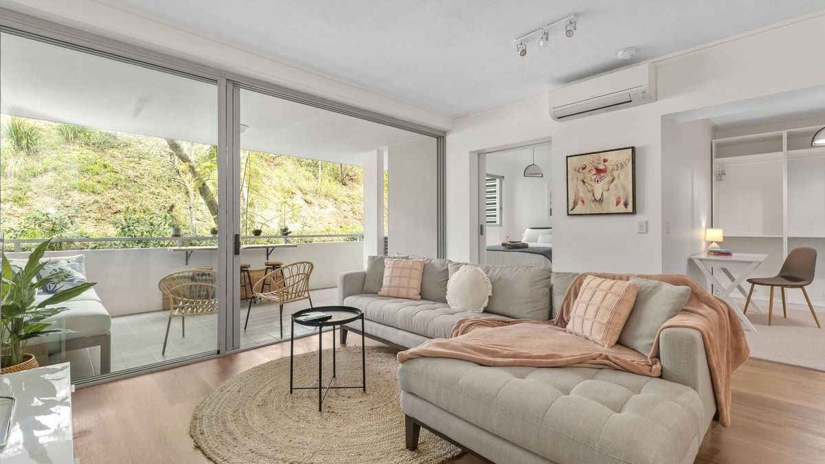 Teneriffe Apartment | Sublime Simplicity! ~ 1Bed/Study/1Bath/Balcony/1Car