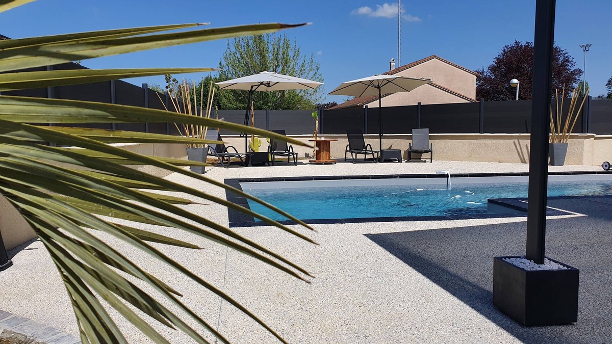 Bon-Encontre Villa | Sublime villa, private swimming pool heated to 26° (depending on season), table soccer