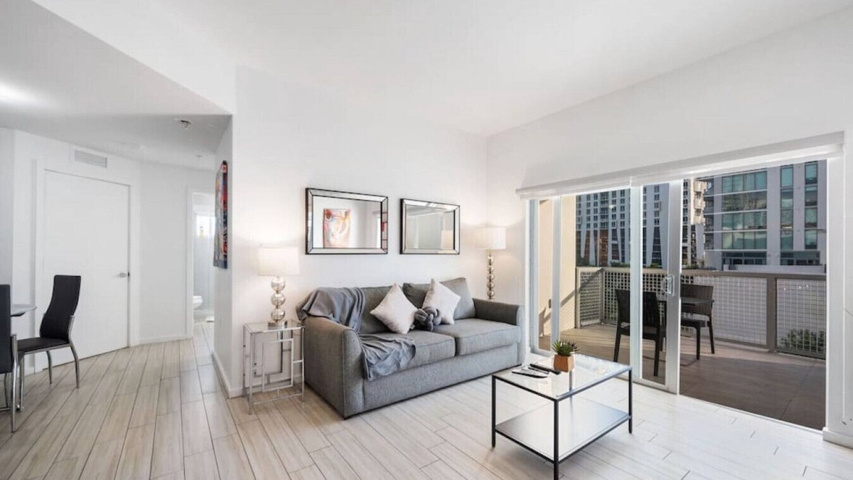 Midtown Apartment | Subtle 2 Bed in Edgewater/Downtown W/Free Parking
