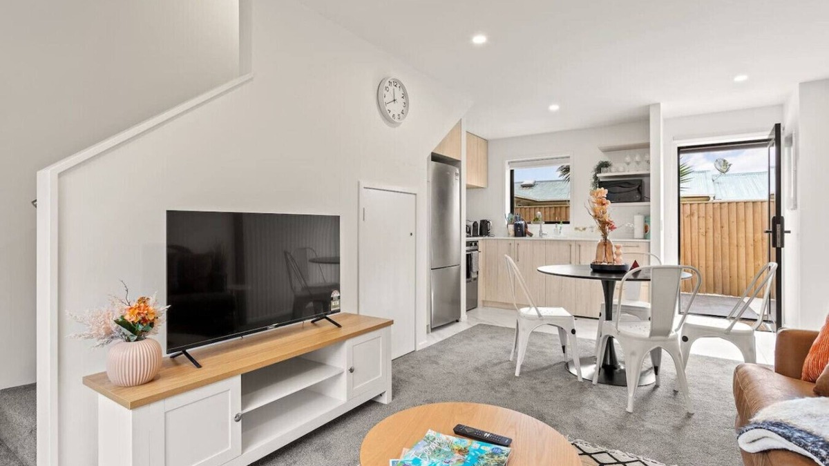 Henderson House | Suburban Hideaway in Henderson