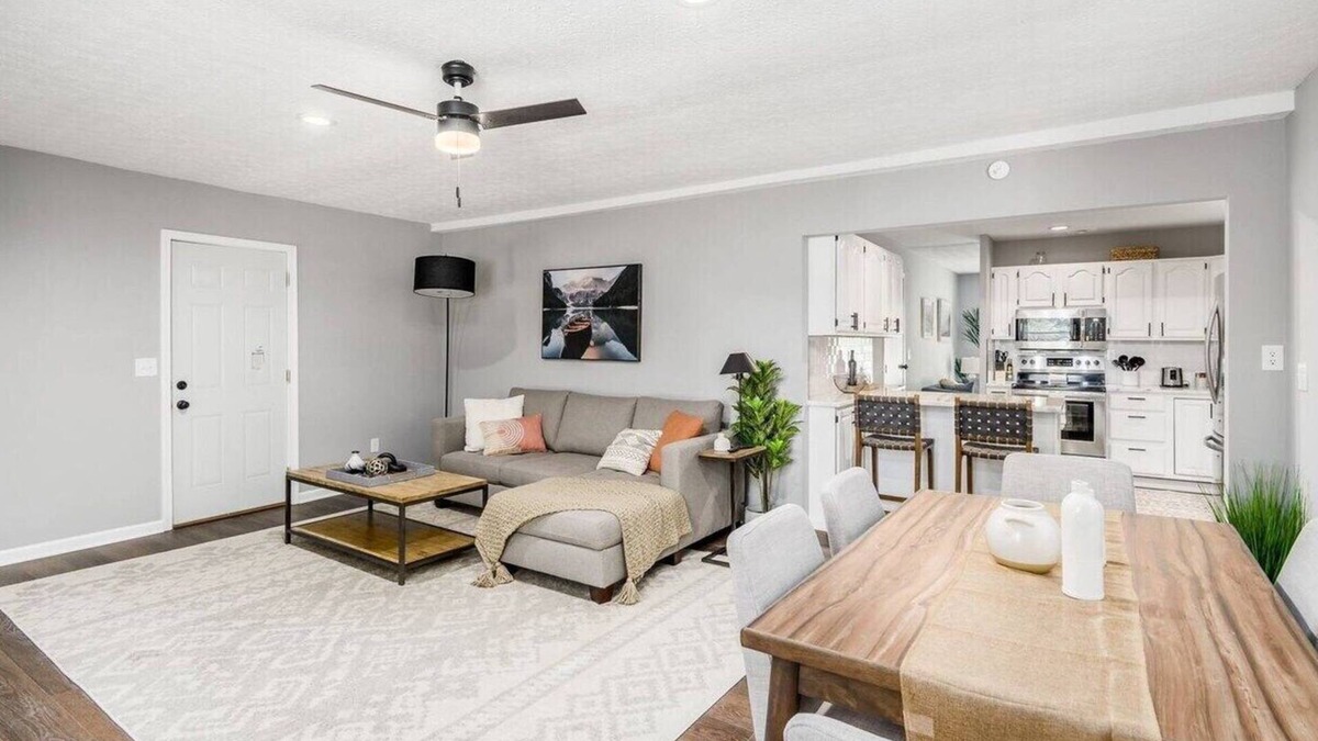 Royal Manor House | Suburban oasis perfect for families & groups