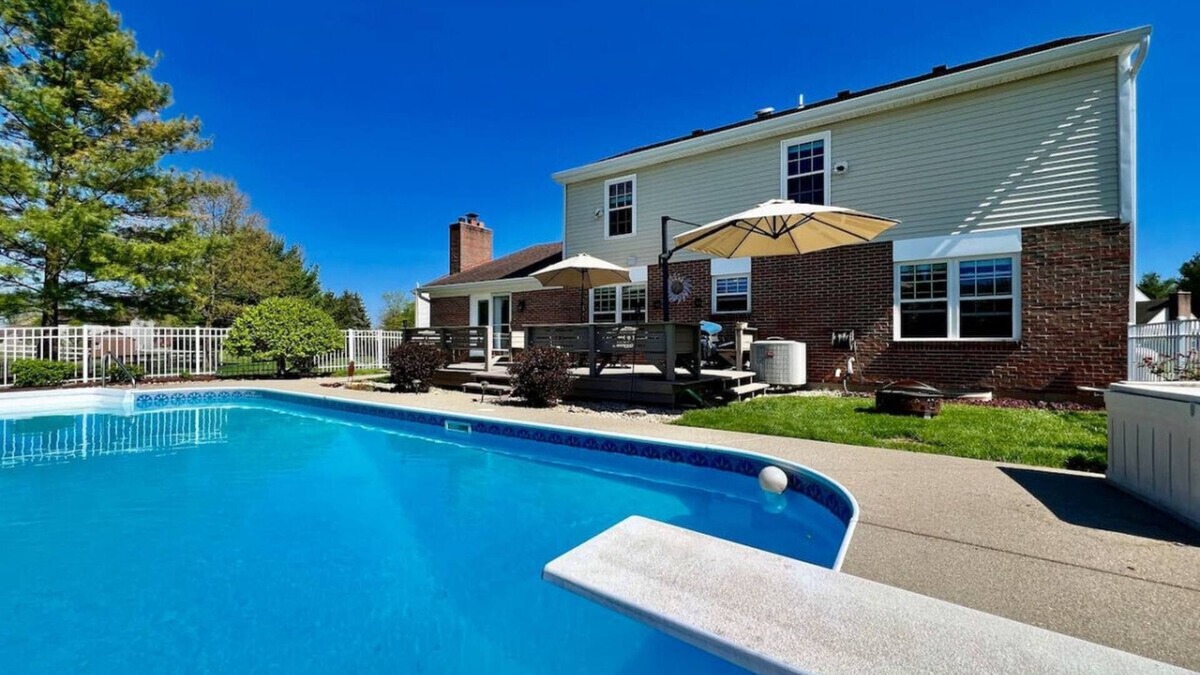 Lindenwald House | Suburban paradise in Liberty TWP