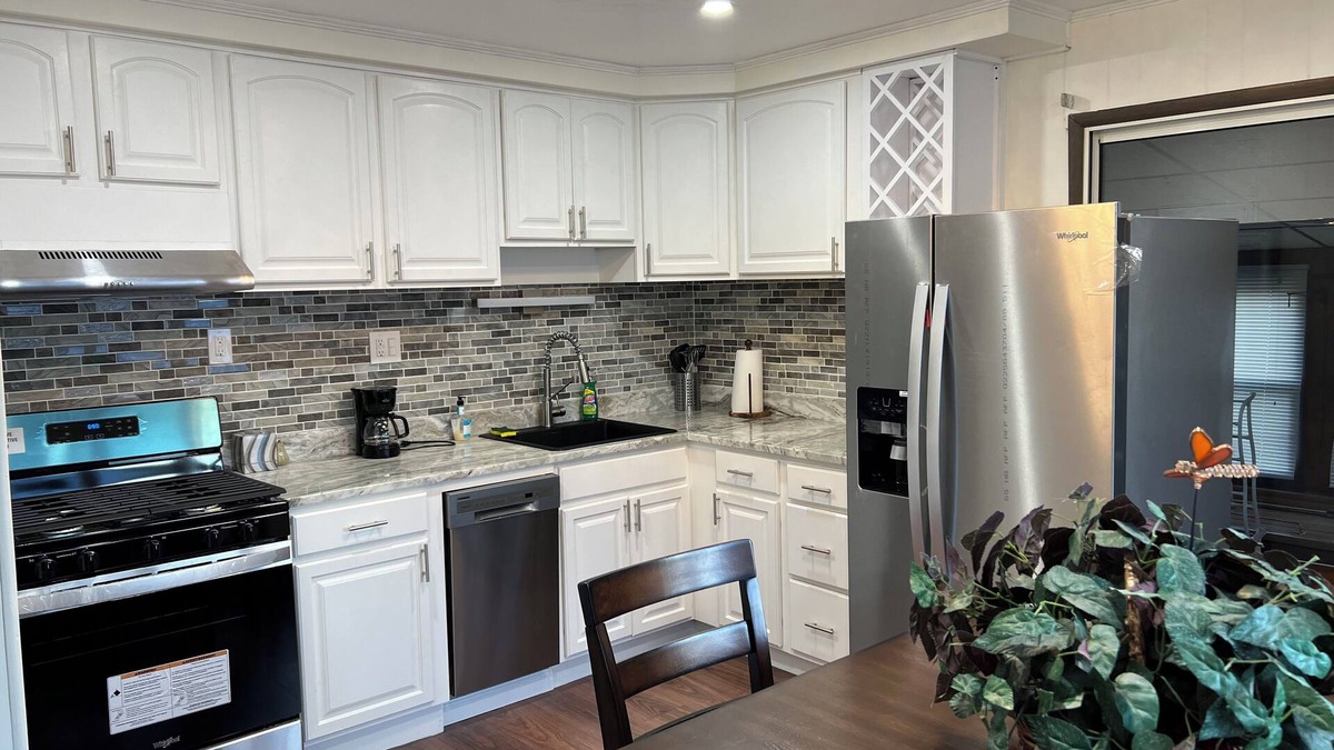 Brooklyn Park House | Suburban Retreat Near Baltimore Harbor