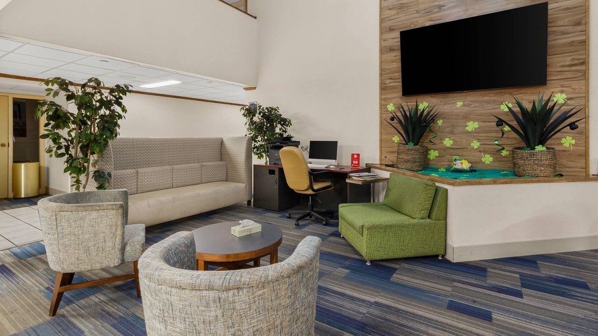 Altoona Hotel | Suburban Studios Altoona