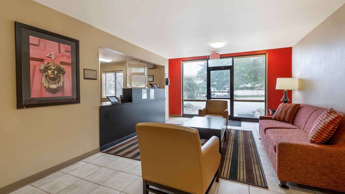 Akron Hotel | Suburban Studios Copley Akron West