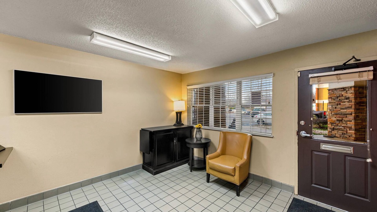 Williamsburg Square Hotel | Suburban Studios Winston-Salem near Hanes Mall
