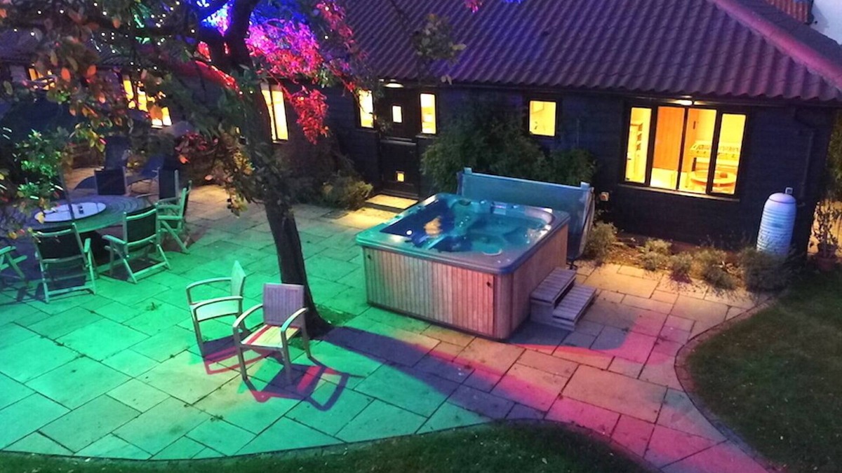 Eye House | Suffolk retreat with outdoor hot tub, sleeps up to 7