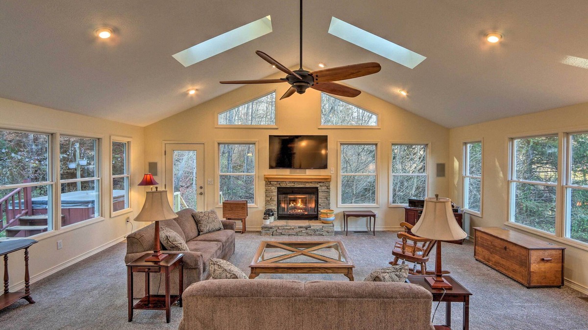 Sugar Grove House | Sugar Grove Escape w/Hot Tub & Remote Workspace!