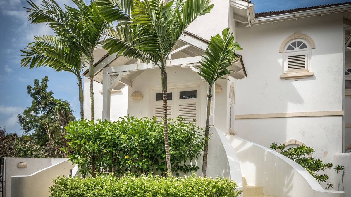Mount Standfast Villa | SUGAR HILL VILLA, VIEWS, MINS TO HOLETOWN & BEACH/BEACH CLUB MEMBERSHIP