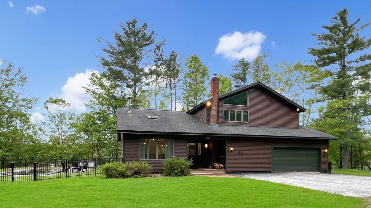 Chittenden House | Sugar Hollow-Summer Ready! 4BR w/Pool & Hot Tub