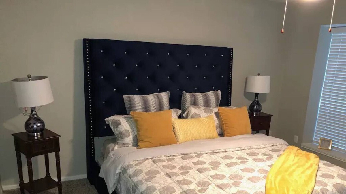 Sugar Land Apartment | Sugar Land 2/2 Private Garage Walk In Shower