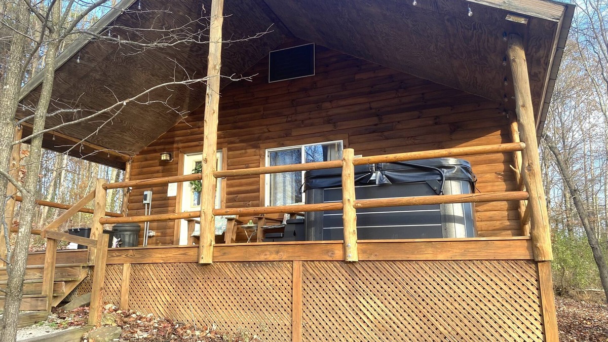 Logan Cabin | Sugar Maple Cabin (Hocking Hills)