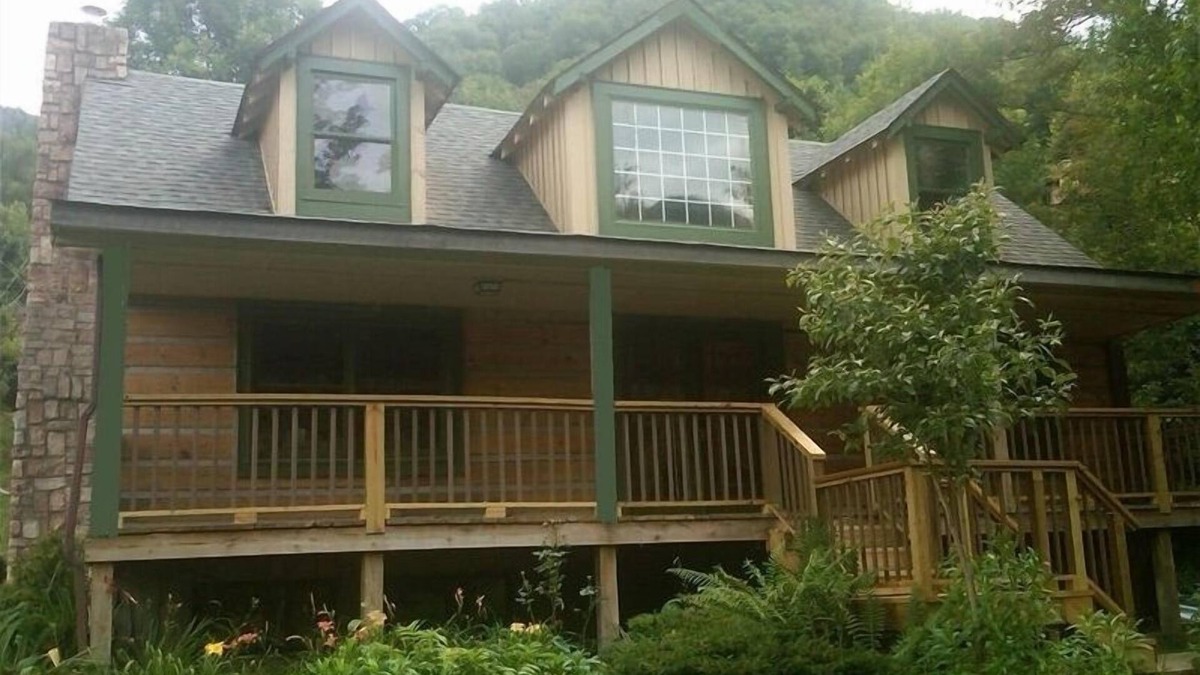 Maggie Valley Cabin | Sugar Plum Cabin - Beautiful leaf & Mountain View, Kids Ski FREE, Holiday FUN
