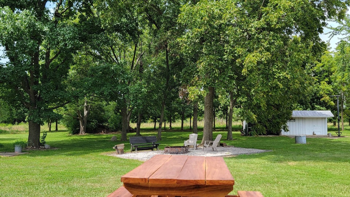 Dundas Cabin | Sugarcreek executive lodging/outdoor adventure headquarters near Olney,IL