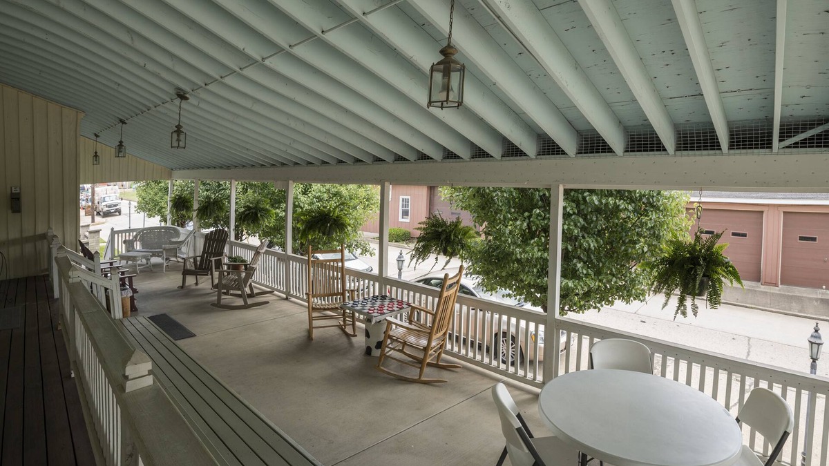 Sugarcreek Hotel | Sugarcreek Village Inn