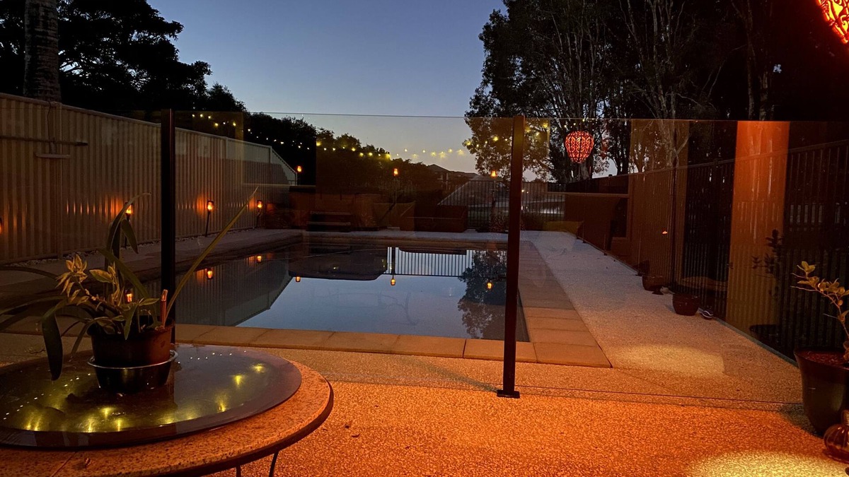Pelican Waters House | Suit 10-12 people, golf course views, kangaroos at the gate, pool,nPet friendly