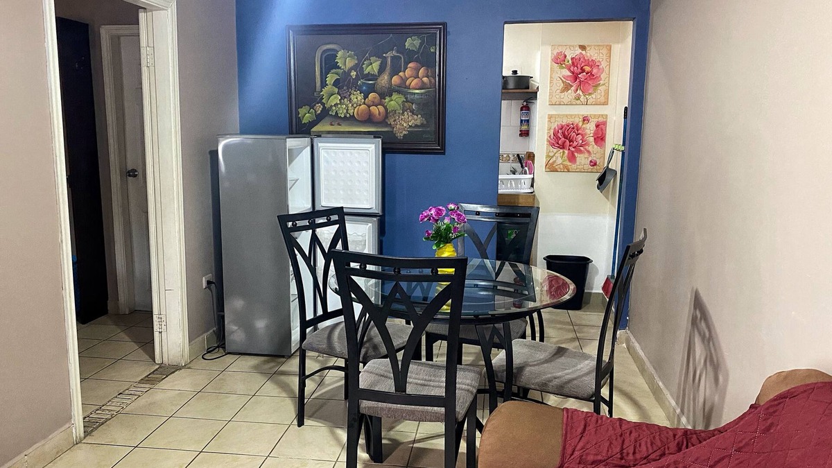 San Pedro Sula Apartment | Suite 1 hab con 2 Camas, TV, Baño, Sala, Comedor, Escritorio, Cocina y Parqueo