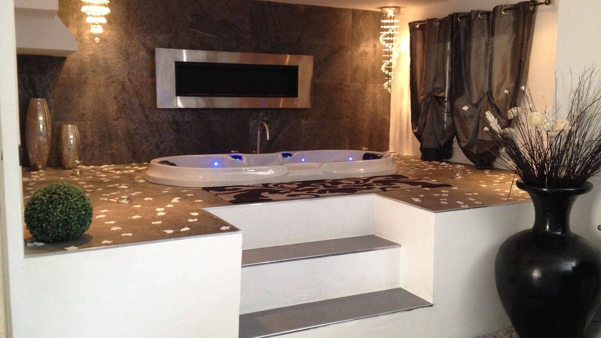 Les Mayons Apartment | Suite 100m2, garden 1000m2, private pool and jacuzzi, 35 km from St. Tropez