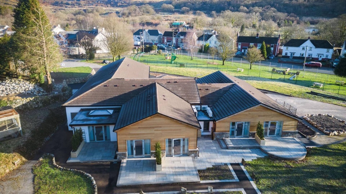 Pen-y-cae Apartment | Suite 12 - Sleeping Giant Hotel - Pen Y Cae Inn