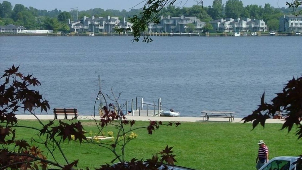 Saugatuck Apartment | Suite #2 (of 2) at Amazwi Gallery in Historic District with Water and Park Views