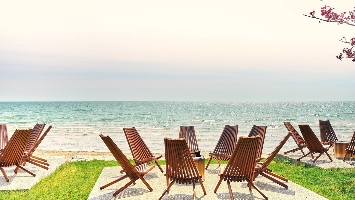 Wainfleet Cottage | Suite 214: Beautiful 3-Bedroom Beachfront Townhouse